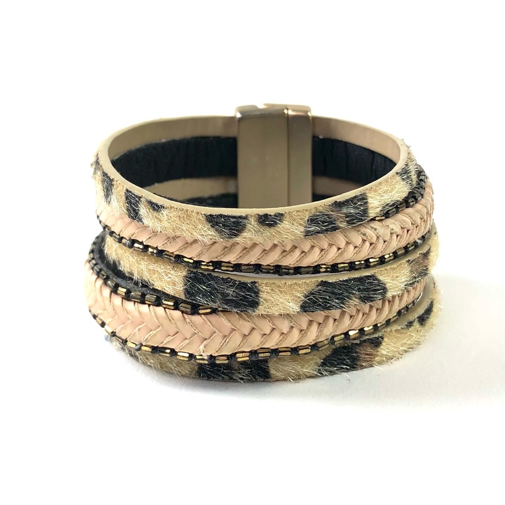 BKE Buckle Leopard Bracelet - Picture 4 of 6